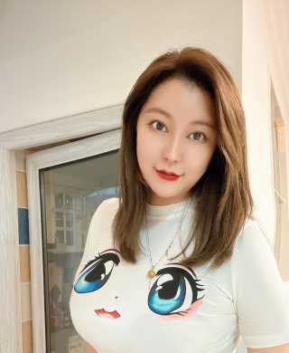 白云38E巨乳 身材高挑大长腿思思   加新号上课